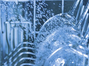 Stralende vaat dankzij het juiste vaatwas middel